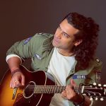 Jubin Nautiyal Instagram - Saamne Ghabraye Mera Dil , Phir Bhi Tumko Chahe Mera Dil , Samjhe Na Dooriyan . सामने घबराए मेरा दिल , फिर भी तुझको चाहे मेरा दिल , समझे ना दूरियाँ | #MeriSau Dur Na Jaa . ✍🏻 @rockywkhanna ❤️ .