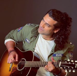 Jubin Nautiyal Instagram - Saamne Ghabraye Mera Dil ,
Phir Bhi Tumko Chahe Mera Dil ,
Samjhe Na Dooriyan . 

सामने घबराए मेरा दिल , 
फिर भी तुझको चाहे मेरा दिल ,
समझे ना दूरियाँ |
#MeriSau Dur Na Jaa .

✍🏻 @rockywkhanna ❤️ .