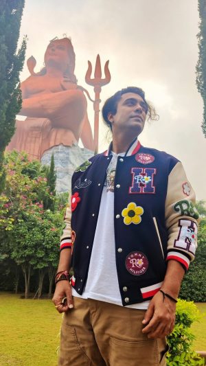 Jubin Nautiyal Instagram - “ The greatest tribute to Lord Ram is to become like him .”
~ Swami Vivekananda.