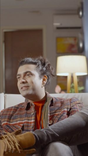 Jubin Nautiyal Instagram - Have you ever wondered about the story of the song that has kept us up at night, giggling and kicking our feet up thanks to all the romantic feels? Jubin Nautiyal worked on the Raatan Lambiyan over time, across cities. Despite the distance, what thrived was the power of collaboration and patience. Find out about the long hours that went into making Raatan Lambiyan the instant classic that it is now. #SpotifyPremium #FeelTheMusic