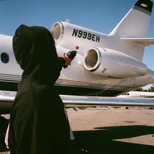 Juice WRLD Instagram - All aboard the 999AIRCRAFT for adventures filled with Music, Love, Gang members, fans and family... ALLAT GOOD SHIT MANE🤣🤣 999NLMB TAKE OVER ITS JUST US🖤