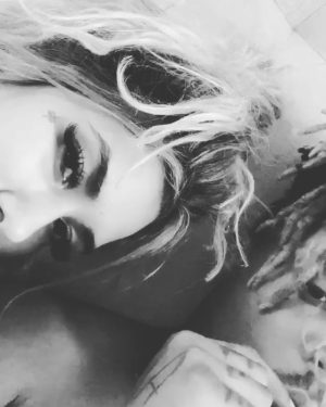 Juice WRLD Instagram - Can’t come down from the high you give me.. sometimes it feels like the worlds against me and I feel so empty, but when ur With me it fills me and exposes the real me ..lol really🖤