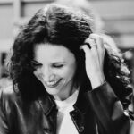 Julia Louis-Dreyfus Instagram - Elaine is all smiles because we’ve already raised $100k to #TurnTexasBlue! 💙 In less than 48 hours, @JAlexander1959, Larry David and I are reuniting for a special Seinfeld-themed fundraiser hosted by @SethMeyers to support the @TexasDemocrats. Join us — link in bio! 📷: @DavidHumeKennerly