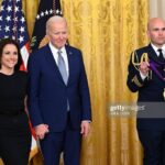 Julia Louis-Dreyfus Instagram - Thank you @potus and @neaarts for this honor of a lifetime. Photo by @saulloeb for AFP