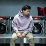 Julien Bam Instagram - aus Versehen den BH von @dualipa mit meinem white hoodie von @eternalgod in die Wäsche gesteckt. Neue Kreation entstanden. Lilac. Der Lilac ist jetzt erhältlich. Limited Piece. Wird es nur einmal geben. eternalgod.de