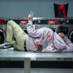 Julien Bam Instagram - aus Versehen den BH von @dualipa mit meinem white hoodie von @eternalgod in die Wäsche gesteckt. Neue Kreation entstanden. Lilac. Der Lilac ist jetzt erhältlich. Limited Piece. Wird es nur einmal geben. eternalgod.de