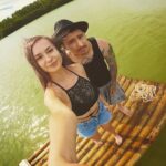 Julien Bam Instagram - Floß gebaut, Girl geklaut. Nach paar blauen Flecken, Sonnenbrand und Nägel im Arm sind wir dann doch erfolgreich auf hohe See aufgestochen @enisazej_ Karibik
