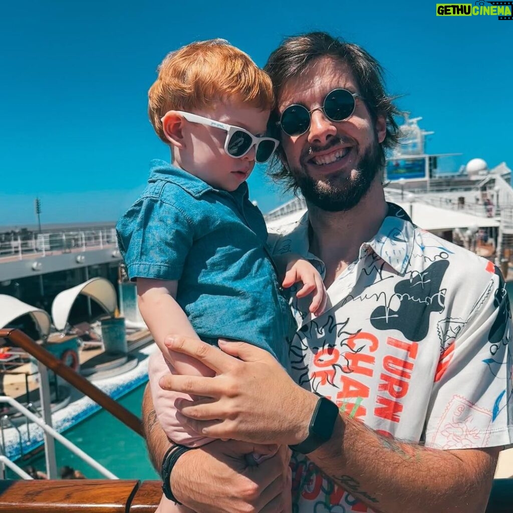 Julieta Nair Calvo Instagram - A paseá a baco co panino A pasear el barco con padrino 🚢 🌊♥️