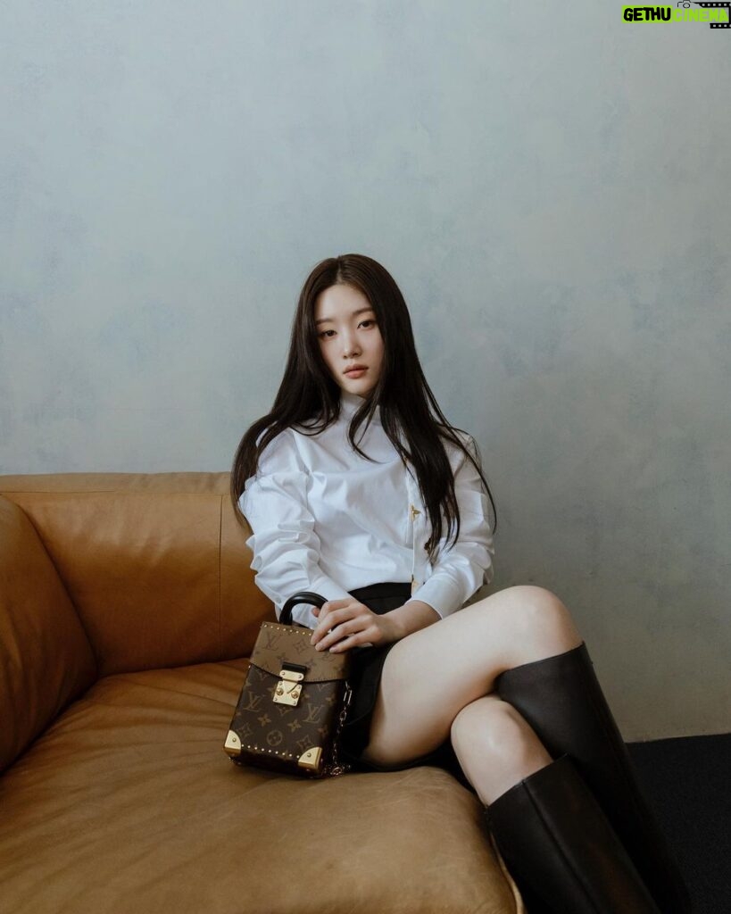 Jung Chae-yeon Instagram - #광고 @LouisVuitton