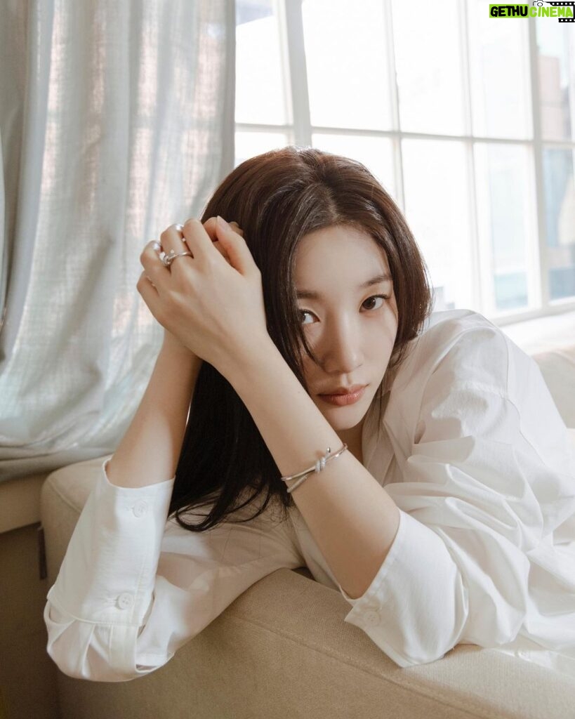 Jung Chae-yeon Instagram - #광고 #TiffanyAndCo #티파니앤코 #TiffanyPartner #TiffanyKnot