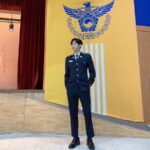 Jung Jin-young Instagram - 포스터 색과 같은 노란색! #경찰수업 #진영