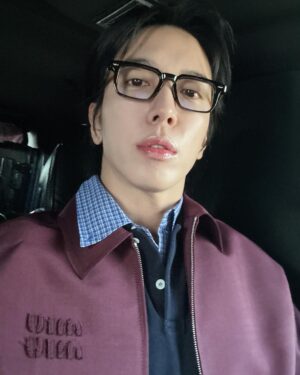 Jung Yong-hwa Instagram - 새 옷 입고  CNBLUE 아시아투어 시작!!! 홍콩 내일 재밌게 즐기자! See you TMR 💙