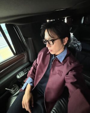 Jung Yong-hwa Instagram - 새 옷 입고  CNBLUE 아시아투어 시작!!! 홍콩 내일 재밌게 즐기자! See you TMR 💙
