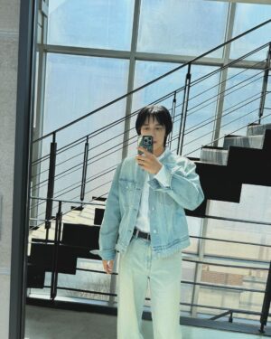 Jung Yong-hwa Instagram - 🩵