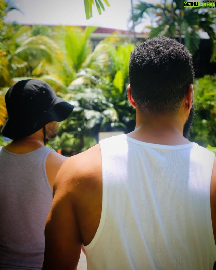 Jussie Smollett Instagram - 94 degrees with 1000% humidity… I feel like a baked potato 🥔🥵… and I love you 🇯🇲 Kingston, Jamaica