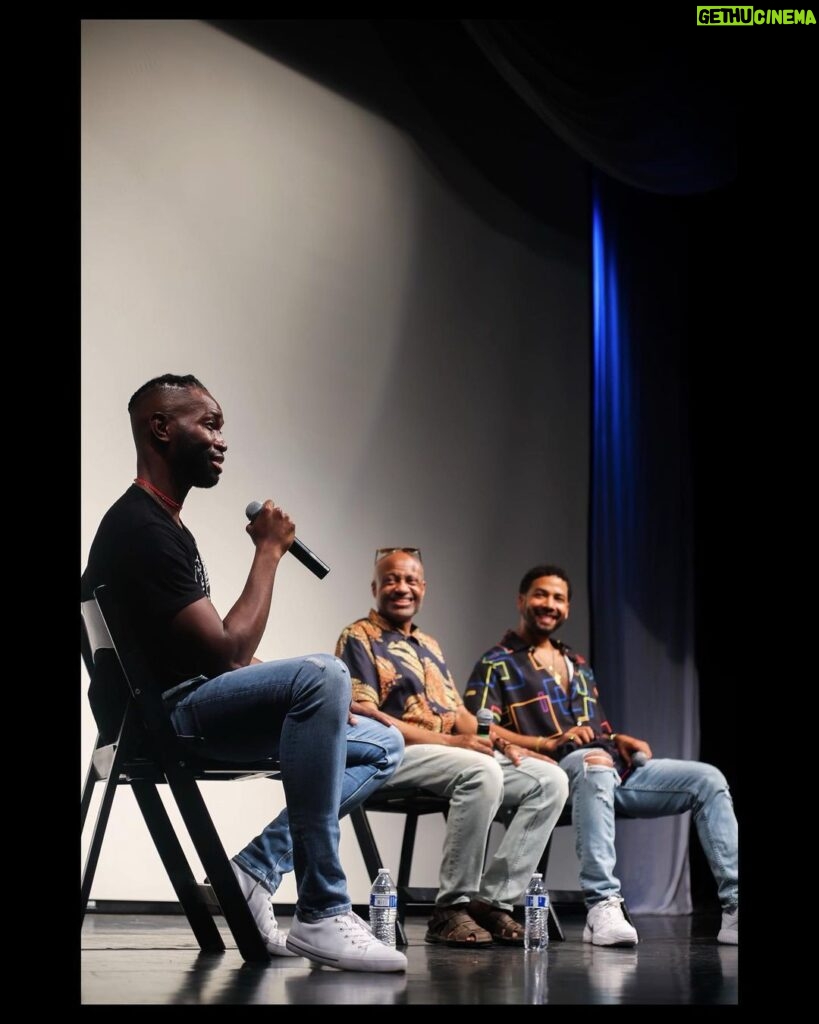 Jussie Smollett Instagram - In 2016 my brother @octarell_again released a not-so-small-film called @moonlightmov. It changed the trajectory of the images and depictions of black men and black male intimacy in film… last night we closed out #Pride month by bringing @bboybluesthefilm to Chicago with a special private screening at the @dusablemuseum and talkback hosted by T with myself and our king @james.e.hardy.9. Tarell poured into James and acknowledged that there would be no #Moonlight without the #BBoyBlues book series… I was then able to acknowledge to T that there would never be a film version of BBOY without moonlight. Community is real. Special thanks to my brother @bridgeforth #CharlesNelsoniii, @pridesouthside, @inpoc_ and the beautiful people of #Chicago for coming out and showing such love. @bboybluesthefilm is streaming now on @betplus 💫 💙🤎 📸 @artbyalyx The DuSable Black History Museum and Education Center