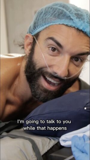 Justin Baldoni Instagram - Healing starts with ahhhfhsjdjdjdysijr….😂 🤦🏻‍♂️

Before going under anesthesia to get stem-cells injected into my herniated discs, I promised my kids I would make them a video showing how the “medicine” worked. 

… it worked. 🤦🏻‍♂️🤦🏻‍♂️🤦🏻‍♂️🤦🏻‍♂️🤦🏻‍♂️ 

@bioxcellerator_ #stemcelltherapy #healing
