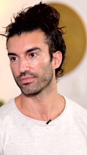 Justin Baldoni Instagram - If you think the thought leaders you follow, who write books, host podcasts, do TED talks or sell you programs are the perfect examples of their work then think again. My therapist once told me that being human is like being a globe. The sun never shines on the globe completely. At any given time while the sun shines its light on the globe there is an equal amount of darkness that can’t be seen. I believe more than anything right now that as humans…we must begin to make space for our humanity. It’s time we get rid of the pedestals and remember that we are all flawed. We are all all imperfect. But that’s also what makes us beautiful. 

🎥@MatthewHussey