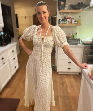 Justin Baldoni Instagram - Good Lord my wife is just … wowwwww 🔥😅
@emilybaldoni