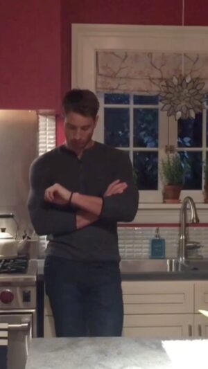 Justin Hartley Instagram - Me showing up on set tomorrow in protest…#ThisIsUs