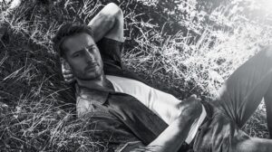 Justin Hartley Instagram - Feeling well-seasoned 🥩 Thanks to @storyandrain for the chat, @randallslavin for the 📸 and @andreapezzillo for the grooming! Styled by @samspector #StoryAndRain