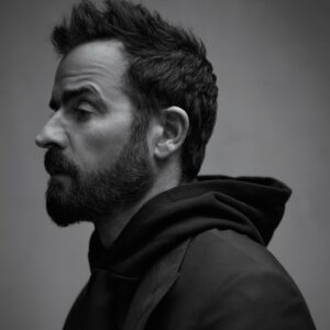 Justin Theroux Instagram - A big ol’ thank you to my friend @markseliger 📸 and @esquire 📖... and the great chats with @ericsull 🖊 🙏 
... let’s not tell Kuma she made the cover. Don’t want it to go to her 🐶