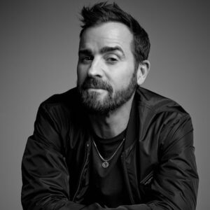 Justin Theroux Instagram - A big ol’ thank you to my friend @markseliger 📸 and @esquire 📖... and the great chats with @ericsull 🖊 🙏 
... let’s not tell Kuma she made the cover. Don’t want it to go to her 🐶