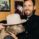 Justin Theroux Instagram - Dog walks into a bar… First ever @stetsonusa and @raysbarnyc classic Open Road collab hats. 🇺🇸 🤠 Available now only on Stetson.com New York City