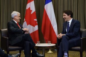 Justin Trudeau Instagram - I’m incredibly shocked and saddened by the news from Chile. Whenever President Piñera and I spoke, his pride in his country – and its people – always shone through. My condolences to the Chilean people, to his family and friends, and to all who are mourning his sudden passing.
🇨🇦🇨🇱
Les nouvelles venant du Chili me bouleversent énormément. Dès que je parlais au président Piñera, la fierté qu’il avait pour son pays – et son peuple – paraissait toujours. Mes condoléances au peuple chilien, à la famille et aux amis et aux autres qui pleurent son décès soudain.