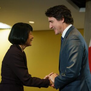Justin Trudeau Instagram - When we sat down this past July, Toronto’s @MayorOliviaChow and I spoke about supporting refugees and asylum seekers, building more homes, and improving public transit. We continued these conversations today – and we remain committed to moving forward as progressive partners.
🇨🇦
En juillet dernier, j’ai discuté avec la @MayorOliviaChow de Toronto du soutien aux réfugiés et aux demandeurs d’asile, du logement et des transports en commun. On a poursuivi cette conversation aujourd’hui – et on tient à aller de l’avant en tant que partenaires progressistes.