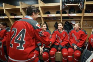 Justin Trudeau Instagram - Xav, Ella, and I are so happy to be here – and to be cheering for @PWHL_Ottawa. Go Ottawa!
🇨🇦
Xav, Ella et moi sommes vraiment heureux d’être ici – et d’encourager la @PWHL_Ottawa. Allez, Ottawa!