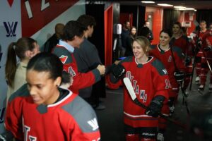 Justin Trudeau Instagram - Xav, Ella, and I are so happy to be here – and to be cheering for @PWHL_Ottawa. Go Ottawa!
🇨🇦
Xav, Ella et moi sommes vraiment heureux d’être ici – et d’encourager la @PWHL_Ottawa. Allez, Ottawa!