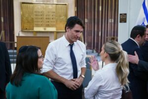 Justin Trudeau Instagram - To the members of the Jewish community who spoke with us today: Thank you. Thank you for speaking so candidly about your pain, your anger, and your grief. I hear you. I want you to know that our commitment to you – and to Israel, as a Jewish and democratic state – is unwavering. I also want you to know that we remain focused on combatting antisemitism and keeping you – and all Jewish Canadians – safe from antisemitic violence. This is work that all of us, especially non-Jewish Canadians, must continue to do together.
🇨🇦
Aux membres de la communauté juive qu’on a rencontrés aujourd’hui : merci d’avoir parlé si franchement de votre douleur, de votre colère et de votre chagrin. Je vous entends. Notre engagement à votre égard et à l’égard d’Israël en tant qu’État juif et démocratique est inébranlable. Je veux aussi que vous sachiez que la lutte contre l’antisémitisme et votre protection ainsi que celle de tous les Canadiens juifs contre la violence antisémite restent notre priorité. Nous devons tous, en particulier les Canadiens non juifs, poursuivre ce travail ensemble.