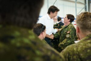 Justin Trudeau Instagram - To the women and men of the @CanadianForces, who bravely serve our country every day: Thank you. Your service and your sacrifice have not gone unnoticed – and are appreciated more than you’ll ever know. Whether you’re spending your holidays with your loved ones, or are serving across the country, or are deployed beyond our borders: We’re keeping you and your families in our thoughts. And I’ll say this one more time, because we can never say these two words enough: Thank you.
🇨🇦
Aux femmes et aux hommes des @ForcesCanada, qui servent courageusement notre pays chaque jour : Merci. Votre service et vos sacrifices ne passent pas inaperçus et sont appréciés plus que vous ne le saurez jamais. Que vous passiez les Fêtes avec vos proches, que vous serviez à l’autre bout du pays ou que vous soyez déployés au-delà de nos frontières : Nous pensons à vous et à vos familles. Et je le répète encore une fois, car nous ne dirons jamais assez ce simple mot : Merci.