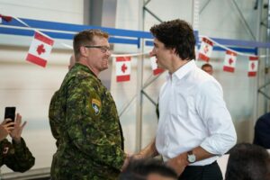 Justin Trudeau Instagram - To the women and men of the @CanadianForces, who bravely serve our country every day: Thank you. Your service and your sacrifice have not gone unnoticed – and are appreciated more than you’ll ever know. Whether you’re spending your holidays with your loved ones, or are serving across the country, or are deployed beyond our borders: We’re keeping you and your families in our thoughts. And I’ll say this one more time, because we can never say these two words enough: Thank you.
🇨🇦
Aux femmes et aux hommes des @ForcesCanada, qui servent courageusement notre pays chaque jour : Merci. Votre service et vos sacrifices ne passent pas inaperçus et sont appréciés plus que vous ne le saurez jamais. Que vous passiez les Fêtes avec vos proches, que vous serviez à l’autre bout du pays ou que vous soyez déployés au-delà de nos frontières : Nous pensons à vous et à vos familles. Et je le répète encore une fois, car nous ne dirons jamais assez ce simple mot : Merci.