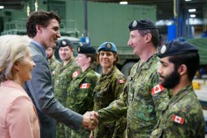 Justin Trudeau Instagram - To the women and men of the @CanadianForces, who bravely serve our country every day: Thank you. Your service and your sacrifice have not gone unnoticed – and are appreciated more than you’ll ever know. Whether you’re spending your holidays with your loved ones, or are serving across the country, or are deployed beyond our borders: We’re keeping you and your families in our thoughts. And I’ll say this one more time, because we can never say these two words enough: Thank you.
🇨🇦
Aux femmes et aux hommes des @ForcesCanada, qui servent courageusement notre pays chaque jour : Merci. Votre service et vos sacrifices ne passent pas inaperçus et sont appréciés plus que vous ne le saurez jamais. Que vous passiez les Fêtes avec vos proches, que vous serviez à l’autre bout du pays ou que vous soyez déployés au-delà de nos frontières : Nous pensons à vous et à vos familles. Et je le répète encore une fois, car nous ne dirons jamais assez ce simple mot : Merci.