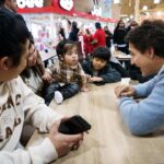 Justin Trudeau Instagram - We’re working to make life more affordable, and we’ve taken action to address grocery prices – because we know they are too high. I spoke about that with families in Mississauga this morning, and told them we’re committed to delivering results at the checkout counter. 🇨🇦 On veut rendre la vie plus abordable et on a pris des mesures pour faire baisser le prix de l’épicerie – car on sait que ça coûte trop cher. J’en ai parlé avec des familles de Mississauga ce matin et leur ai dit qu’on veut obtenir des résultats qui se répercuteront à la caisse. Mississauga, Ontario