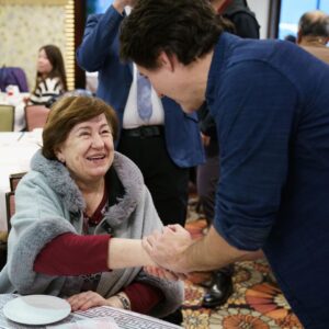Justin Trudeau Instagram - It’s always good to be back in British Columbia – and to be with those who call this great place home. To everyone who was at Tin Tin Seafood Harbour for lunch today: I’m glad we could spend some time together! Thanks for the warm welcome.
🇨🇦
C’est toujours un plaisir d’être de retour en Colombie-Britannique et en compagnie de ceux qui habitent cette magnifique région. À tous ceux qui ont pris le lunch au Tin Tin Seafood Harbour aujourd’hui : je suis heureux de vous avoir rencontrés! Merci pour l’accueil chaleureux.