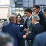 Justin Trudeau Instagram - Good news: We’ve secured E-One Moli’s new lithium-ion battery cell manufacturing facility in Maple Ridge, British Columbia. The facility will create up to 350 new jobs and secure more than 100 existing positions. It’ll be the largest factory in Canada for high-performance lithium-ion battery cells, which are used to electrify devices that have traditionally relied on diesel, including power tools and medical devices. It’ll support the transition to cleaner, more efficient energy sources. And it’ll help strengthen Canada’s role as a global leader in clean technology. That’s good news for Canadian workers – like the ones we met at E-One Moli’s current facility in Maple Ridge today – and it’s good news for our economy and our environment, too. 🇨🇦 Bonne nouvelle : nous avons la confirmation qu’E-One Moli construira sa nouvelle usine de fabrication de cellules de batteries au lithium-ion à Maple Ridge, en Colombie-Britannique. L’usine permettra de créer jusqu’à 350 nouveaux emplois et de maintenir plus de 100 postes existants. Il s’agira de la plus grande usine de cellules de batteries au lithium-ion de haute performance au Canada. Ces cellules de batteries serviront à électrifier des appareils qui étaient traditionnellement alimentés au diesel, comme des outils à moteur et des appareils médicaux, ce qui contribuera à la transition vers des sources d’énergie plus propres et plus efficaces. L’usine va également consolider le rôle de chef de file mondial du Canada en matière de technologie propre. C’est une bonne nouvelle pour les travailleurs canadiens, comme ceux que nous avons rencontrés aujourd’hui à l’usine actuelle d’E-One Moli à Maple Ridge, et c’est également une bonne nouvelle pour notre économie et pour l’environnement.