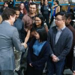 Justin Trudeau Instagram - Good news: We’ve secured E-One Moli’s new lithium-ion battery cell manufacturing facility in Maple Ridge, British Columbia. The facility will create up to 350 new jobs and secure more than 100 existing positions. It’ll be the largest factory in Canada for high-performance lithium-ion battery cells, which are used to electrify devices that have traditionally relied on diesel, including power tools and medical devices. It’ll support the transition to cleaner, more efficient energy sources. And it’ll help strengthen Canada’s role as a global leader in clean technology. That’s good news for Canadian workers – like the ones we met at E-One Moli’s current facility in Maple Ridge today – and it’s good news for our economy and our environment, too. 🇨🇦 Bonne nouvelle : nous avons la confirmation qu’E-One Moli construira sa nouvelle usine de fabrication de cellules de batteries au lithium-ion à Maple Ridge, en Colombie-Britannique. L’usine permettra de créer jusqu’à 350 nouveaux emplois et de maintenir plus de 100 postes existants. Il s’agira de la plus grande usine de cellules de batteries au lithium-ion de haute performance au Canada. Ces cellules de batteries serviront à électrifier des appareils qui étaient traditionnellement alimentés au diesel, comme des outils à moteur et des appareils médicaux, ce qui contribuera à la transition vers des sources d’énergie plus propres et plus efficaces. L’usine va également consolider le rôle de chef de file mondial du Canada en matière de technologie propre. C’est une bonne nouvelle pour les travailleurs canadiens, comme ceux que nous avons rencontrés aujourd’hui à l’usine actuelle d’E-One Moli à Maple Ridge, et c’est également une bonne nouvelle pour notre économie et pour l’environnement.