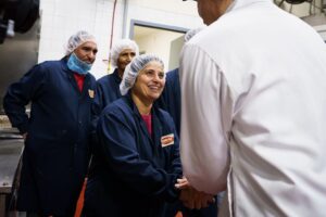 Justin Trudeau Instagram - There’s nothing like sharing meals and sweets on Diwali and Bandi Chhor Divas. And for families across the Greater Toronto Area, there’s no better place to get them than Samosa and Sweet Factory. Thanks for the tour today – everything looked delicious!
🇨🇦
Il n’y a rien comme partager des repas et des desserts le jour de Diwali et de Bandi Chhor Divas. Et pour les familles du Grand Toronto, il n’y a pas meilleur endroit pour se les procurer que Samosa et Sweet Factory. Merci pour la visite, aujourd’hui – tout avait l’air délicieux.
