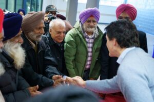 Justin Trudeau Instagram - Stopped in at Brampton’s Susan Fennell Sportsplex this afternoon and made some new friends. To everyone who was there celebrating Diwali and Bandi Chhor Divas: I hope you have a great time – and good luck with the rest of your card games, too!
🇨🇦
Je me suis arrêté au Susan Fennell Sportsplex de Brampton cet après-midi et je me suis fait de nouveaux amis. À tous ceux qui célèbrent Diwali et Bandi Chhor Divas : j’espère que vous passerez de bons moments – et bonne chance dans vos prochaines parties de cartes!