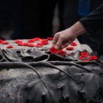 Justin Trudeau Instagram - At the National War Memorial, just like Canadians are doing in communities across the country, we gathered to honour those who have served – and who are serving – our country. We are forever grateful. #CanadaRemembers 🇨🇦 Au Monument commémoratif de guerre du Canada, comme l’ont fait des Canadiens dans les communautés de partout au pays, nous nous sommes réunis en hommage à ceux qui ont servi – et servent encore – notre pays. Nous serons toujours reconnaissants. #LeCanadaSeSouvient Ottawa, Ontario