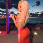 KAROL G Instagram - Un añito más viejita pero y quien está contando ???!!! 😛 Gracias a Todos por sus mensajitos de cumpleaños 🧡🌴🌅 Bahamas
