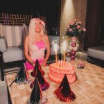 KAROL G Instagram - Un añito más viejita pero y quien está contando ???!!! 😛 Gracias a Todos por sus mensajitos de cumpleaños 🧡🌴🌅 Bahamas