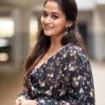 Kaavya Arivumani Instagram - Comfo 🖤 Outfit :@thayalkadai 📷@_niki_photographyy Accessories @earingloverz #raw-pictures#instagram#kaavya#kaavyaarivumani #nomakeup