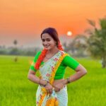 Kaavya Arivumani Instagram - கனகா🌸🌼🌹🌺 #rawpictures Felt cute in this look !🙈🩶 Does this suit me ?✨ #kaavya#kaavyaarivumani தமிழ் நாடு