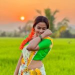 Kaavya Arivumani Instagram - கனகா🌸🌼🌹🌺 #rawpictures Felt cute in this look !🙈🩶 Does this suit me ?✨ #kaavya#kaavyaarivumani தமிழ் நாடு