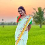 Kaavya Arivumani Instagram - கனகா🌸🌼🌹🌺 #rawpictures Felt cute in this look !🙈🩶 Does this suit me ?✨ #kaavya#kaavyaarivumani தமிழ் நாடு