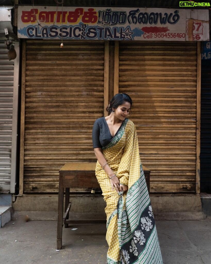 Kaavya Arivumani Instagram - இரகசியமே✨🩶 Fav shoot ✨🖤 Saree:@vasaka.jaipur 📷:@storiesby_rk 📷@its_surean Blouse:@arudpa Styled :@keziah_costume_stylist #kaavya#kaavyaarivumani #insta#tamil #tamilcinema #kollywood #malayalamcinema